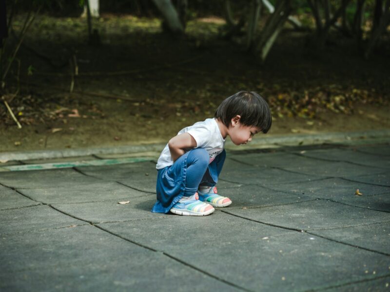 床から立ち上がるのが辛い原因とは？年齢のせいにしないための改善方法
